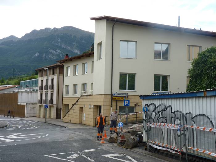 Hasi dituzte Oñatin Osasun Zentroko irisgarritasun lanen prestaketak