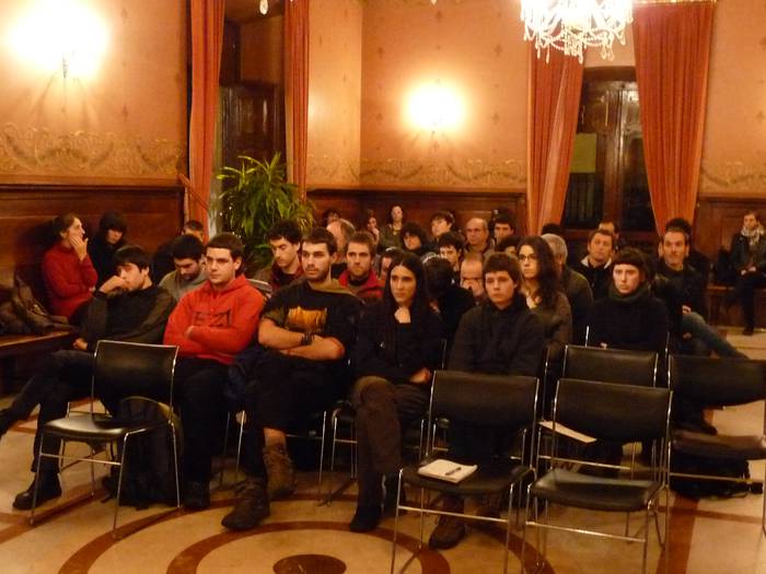 EAJk bosgarren edukiontzia jartzeko hartutako erabakia bertan behera uztea aztertuko du Bilduk