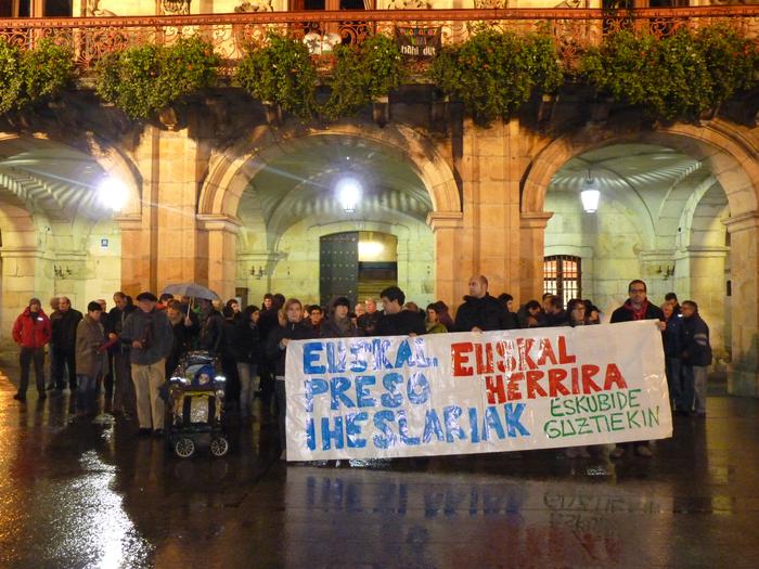 Agerraldia Oñatin "Euskal preso iheslariak Euskal Herrira eskubide guztiekin" lelopean