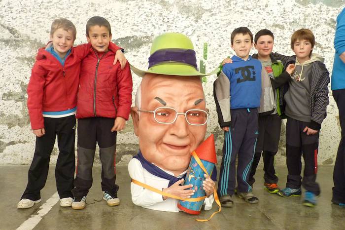 50 bat ume Bergarako Erraldoien konpartsakoen ate irekietan