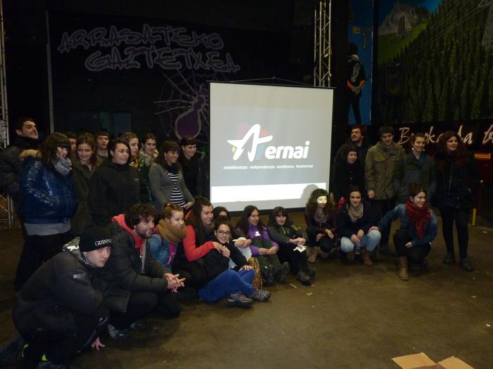 Ernai gazte antolakunde berria aurkeztu dute Arrasateko gaztetxean