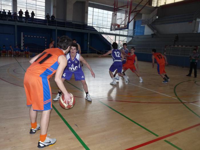 Derbiko puntuak etxean (65-54)