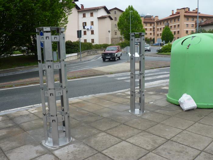Hondakinak gaika batzeko lehen zintzilikarioak ipini dituzte