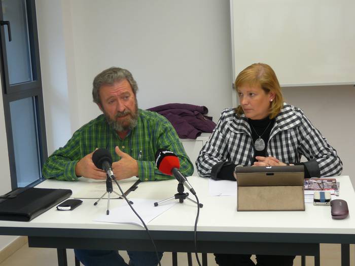 PSE-EEk argi utzi du beste behin atez atekoaren kontra dagoela eta bosgarren edukiontzia defendatzen duela