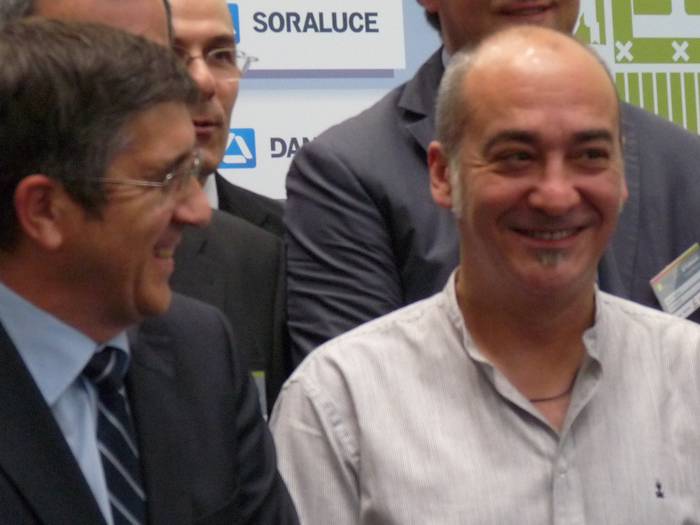 Patxi Lopez: "Hiperion proiektua ekonomiaren beste alorretan egin behar dugunaren adibide aproposa da"
