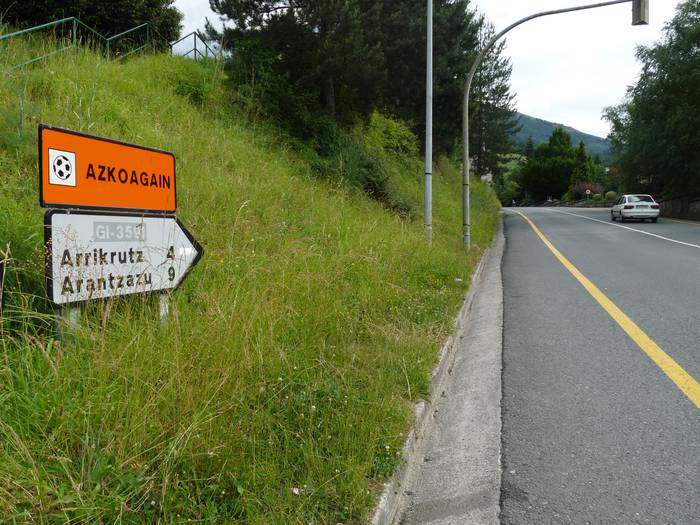 Azkoagain ondoko errepide alboetan ezingo da autorik utzi, arriskua dela-eta