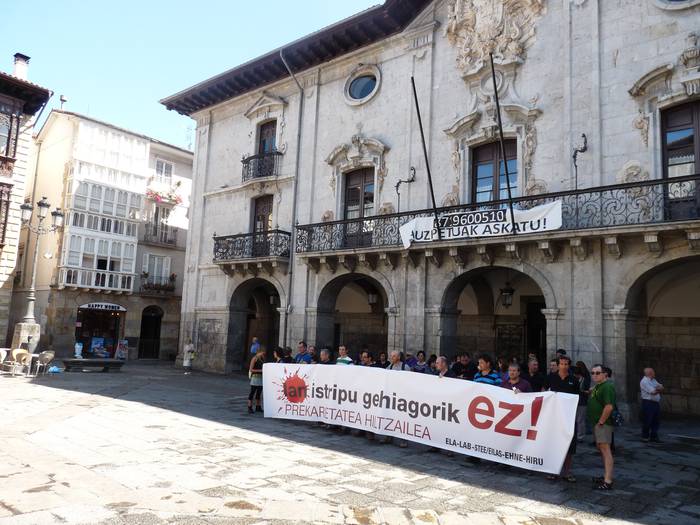 Elkarretaratzea Arrasaten AHTko obretan izandako heriotza salatzeko