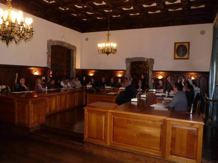 Mendekotasunaren Arreta Plana eta merkataritza zein turismoa, eztabaida iturri osokoan