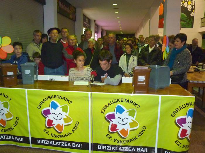 Atez atekorako ontziak jasotzeko deia egin die Bergara Zero Zaborrek herritarrei