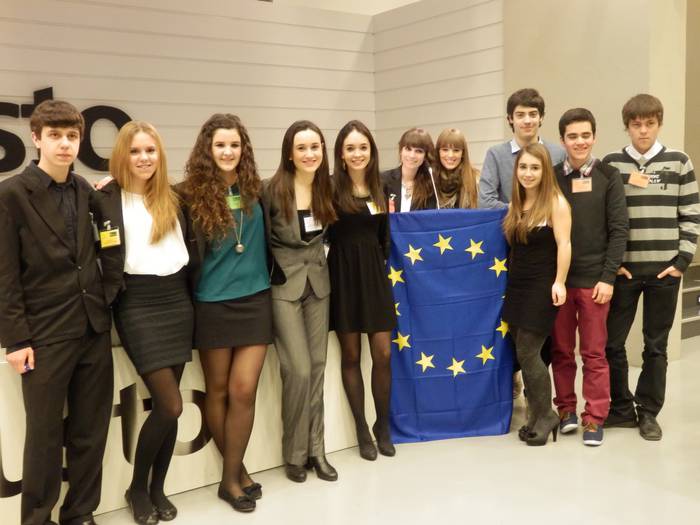 Irati Lopez, Iker Bengoetxea eta Leire Carreras, Europako Gazte Parlamenturako bigarren fasera 