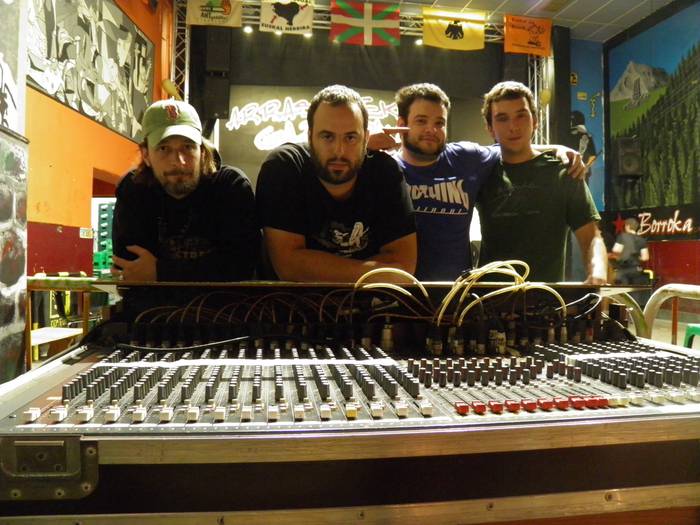 Kooltur Ostegunak: eguenak kalitatez musikatu dituen taldeari, irailera arte