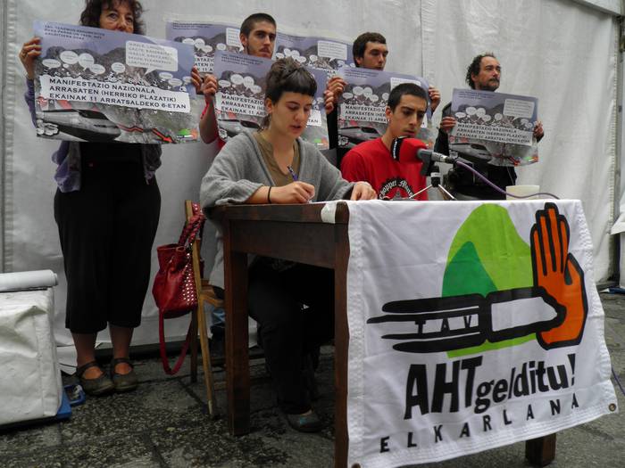 AHT: "Askotariko sektoreetako kideen bilgune izango da zapatuko manifestazioa"