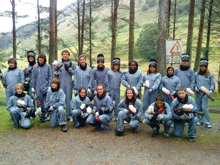 Paintball-a eta hondartza, plan borobila