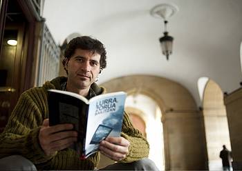 Iñaki Petxarroman kazetariak hiri hondakinen gaineko bere azken liburua aurkeztuko du Oñatin