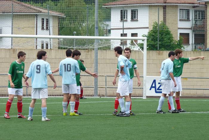 Preferente mailako kapitain Jon Iregik agur esan dio futbolari