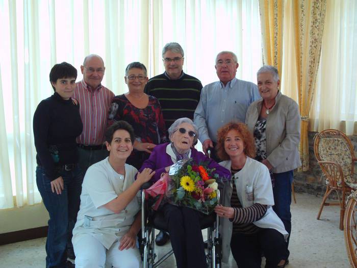 Teodora Ortuzarrek 102 urte bete ditu