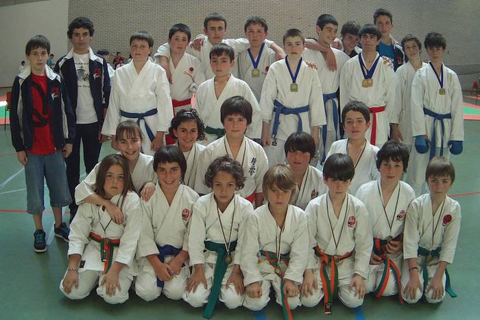 Shotokaneko gazteak bolada onean