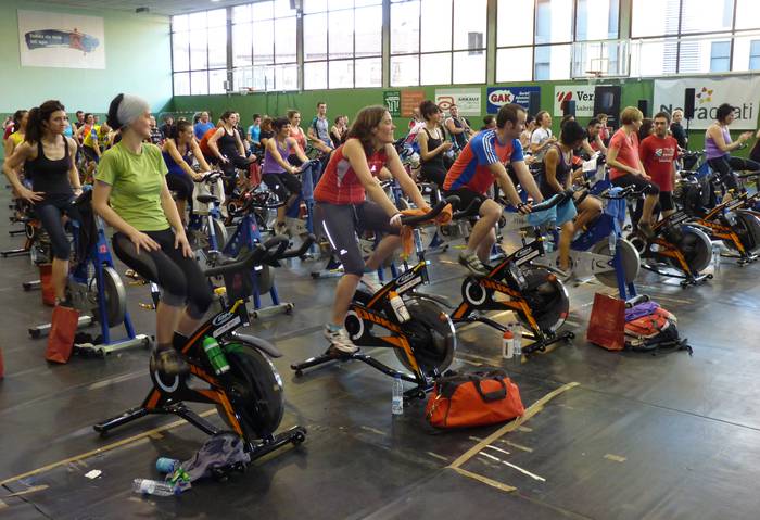 Izerdi patsetan baina geratu barik spinningean 140 lagun