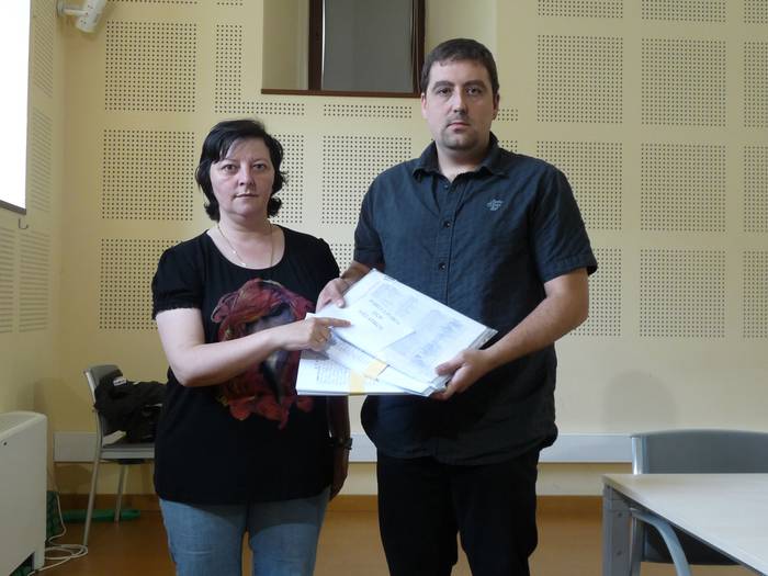Stop atez atekoa plataformak begi onez ikusten du txip bidezko bosgarren edukiontzia 