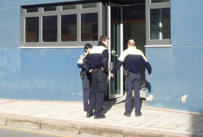Hamar lanpostu betetzeko oposizioak egingo ditu Arrasateko Udalak