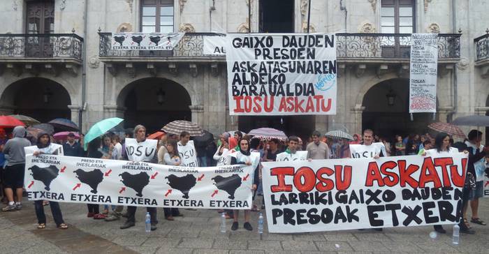 'Iosu askatu, 14ak herrira' lelopean, mobilizazio gehiago Arrasaten