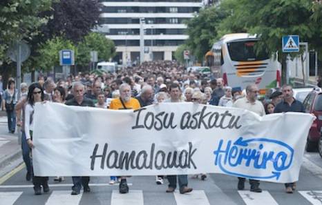 "Josu askatu!" eskatu dute Arrasaten manifestazio jendetsuan