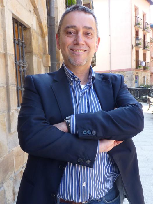 Carlos Urrestarazu, Antzuolako PSE-EEren alkategaia: "Konpromisoa hartzen dut atez ateko sistema kentzeko lan egingo dudala"