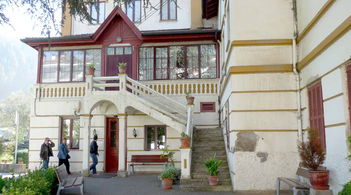 Zerbitzu minimoak gaur, bihar eta etzi Arrasate, Bergara eta Eskoriatzako zaharren egoitzetan
