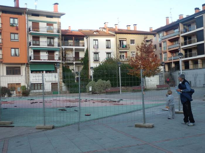 Hasi dira Kalegoienako ziburuak estaltzen