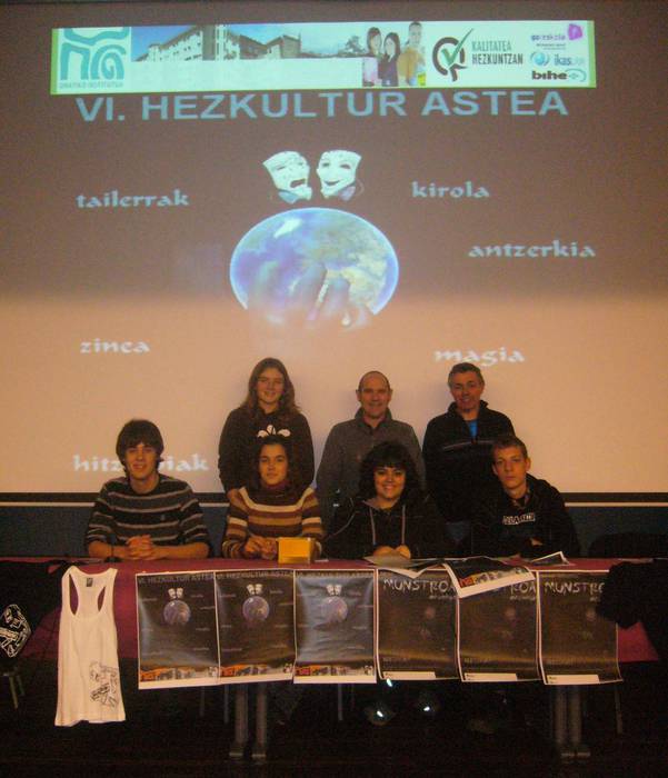 Hezkuntza eta kultura batzeko ekitaldiak Zuazola-Larraña Institutuan