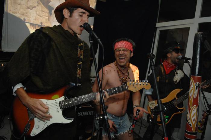 Bideoklipa egiteko dirua batzen dabil La Banda Del Abuelo