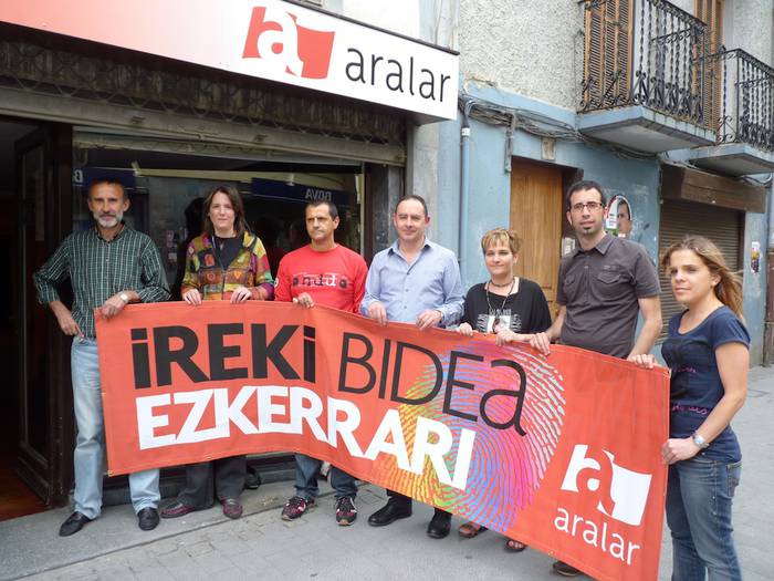 Rebeka Ubera eta Oxel Erostarberen babesa jaso du Inaxio Garro jarduneko alkateak