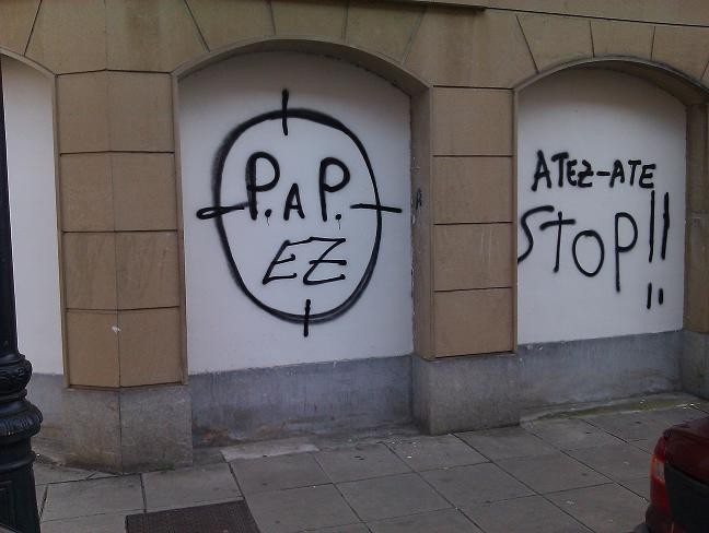 Atez atekoaren kontrako pintadak Oñatin