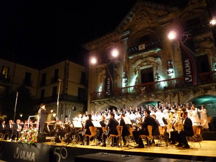Kontzertu hunkigarria Donostiako Orfeoiak eta Bilboko Udal Musika Bandak eskainitakoa
