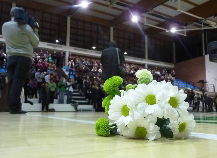 Eskoriatzako kiroldegiak Manolo Muñozen izena izan dezan lanean hasi dira sare sozialetan
