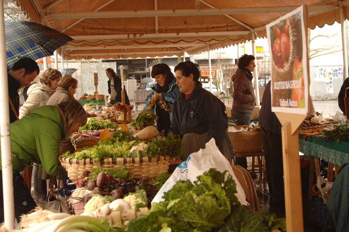 Garaiko produktuak eta orturako tresneria, besteak beste, zapatuan Seberren