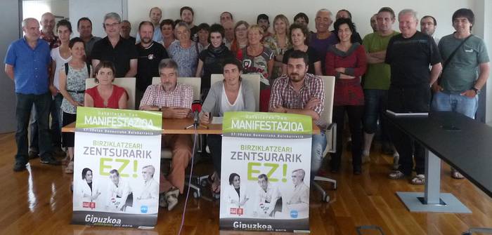Zentsura mozioaren aurkako manifestaziorako dei egin dute