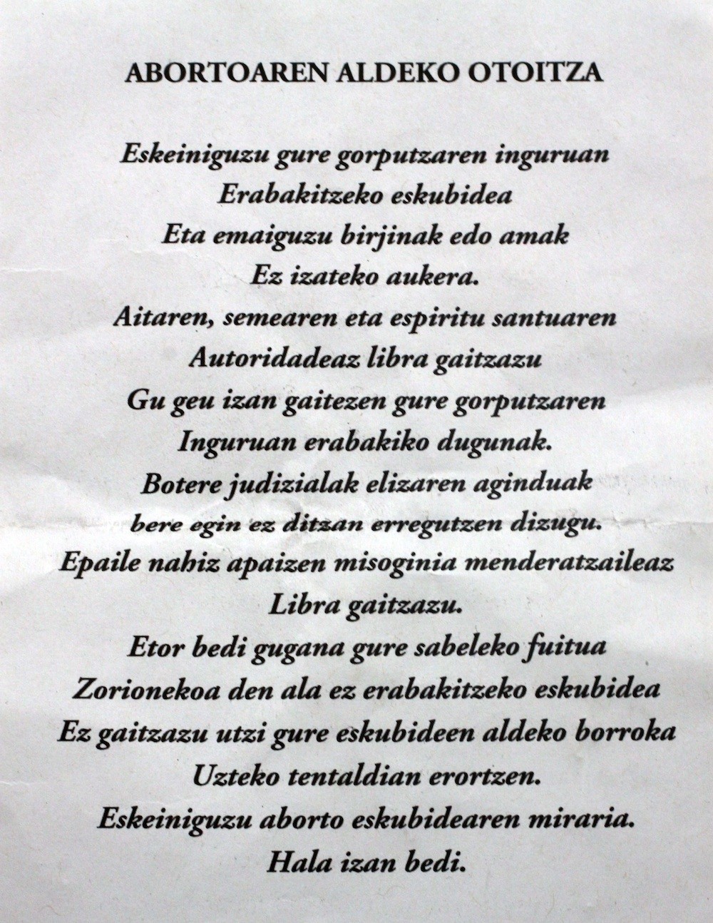 Gazte feministek kritika egin diote eliza katolikoari