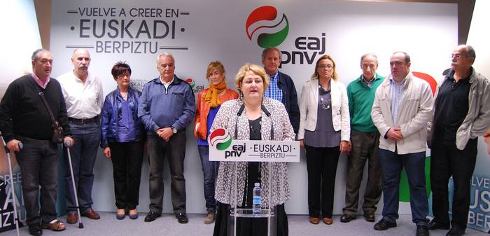 Atez ateko zabor bilketaren "zorakeria" geratzeko eskatu dute Debagoieneko EAJko hautetsiek
