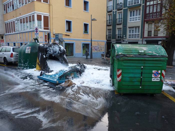 Bi edukiontzi kiskali dituzte Arrasaten