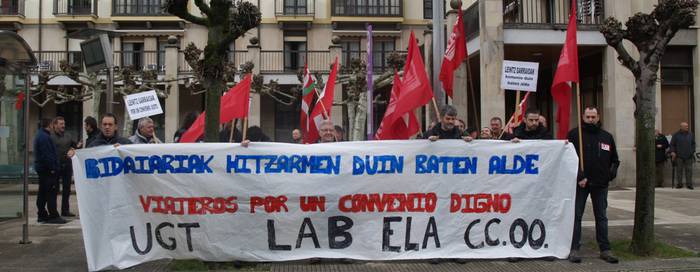 "Bidaiarien Garraioaren hitzarmen duin baten alde" elkarretaratzea
