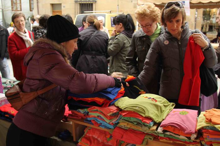 Emakumeek ekoiztuta denetariko produktuak izan dira Emakume Azokan