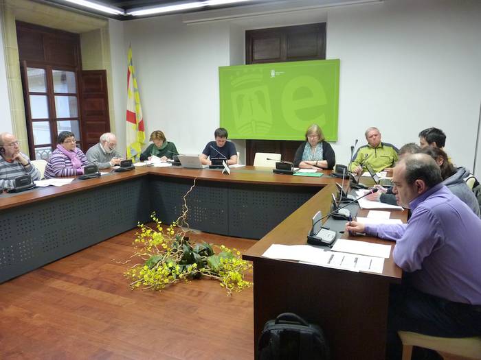 Eskoriatzako ez ohiko bilkuran antzokia eta dirulaguntzak berbagai