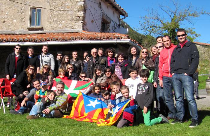 Debagoieneko kataluniarrek ere Sant Jordi ospatu zuten