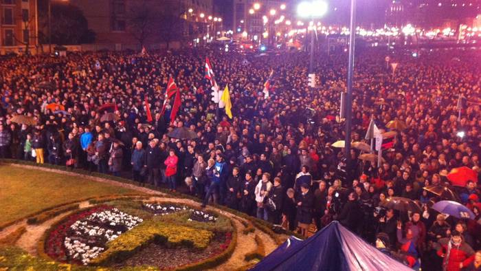 Erraldoia izan da berriz ere manifestazioa eta presoen alde ozen entzun da oihua Bilbon