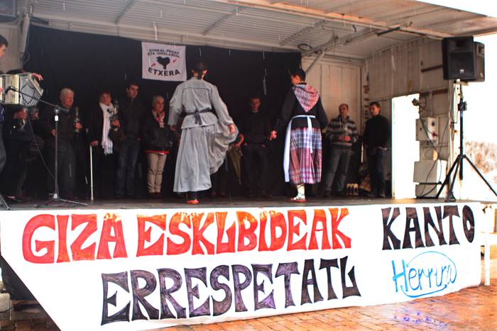 25 urte gehiegi direla eta, 'Kanto' herrira ekartzeko aldarrikapena egin dute Bergaran