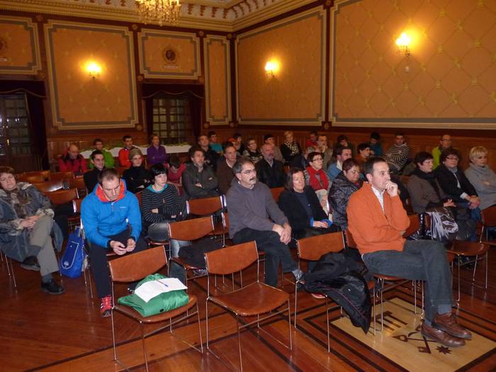 Korrikan presoen argazkiak eramatearren epaituko dituztenei babesa