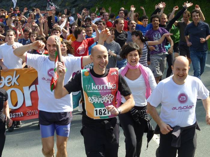 Korrikarako motorrak berotzeko, festa Debagoienean