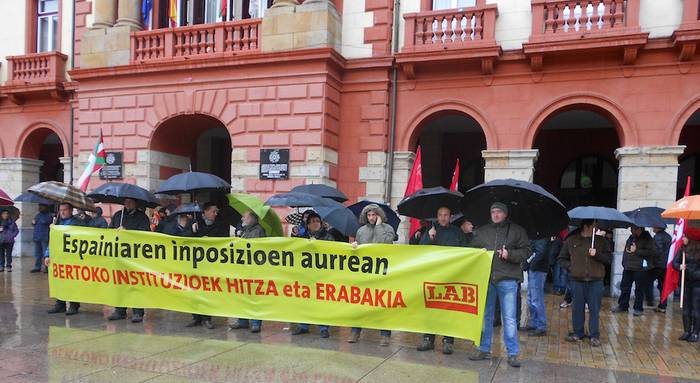 LAB sindikatuak bertako instituzioen hitza eta erabakia aldarrikatu ditu
