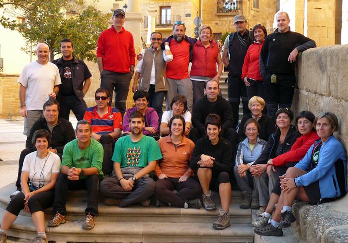 Toloñora irteera egin zuten 25 antzuolarrek